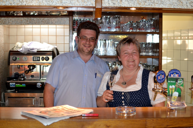 Gerti Kristandl, die Inhaberin an der Schank
